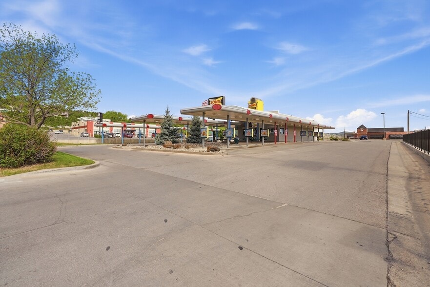 3 Asset Portfolio portfolio of 3 properties for sale on LoopNet.ca - Building Photo - Image 2 of 22