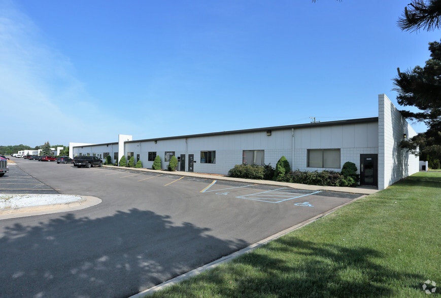 42800-42892 Mound Rd, Sterling Heights, MI for lease - Building Photo - Image 1 of 4