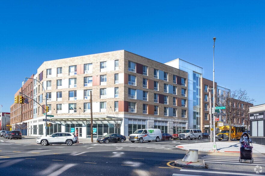 430 Saratoga Ave, Brooklyn, NY for lease - Building Photo - Image 1 of 3