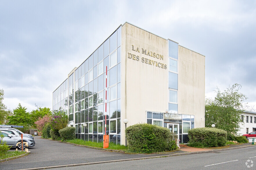 11 Avenue Des 2 Lacs, Villejust à louer - Photo principale - Image 1 de 2