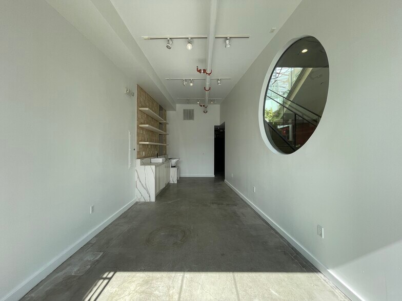 8453-8457 Melrose Ave, Los Angeles, CA à louer - Photo du bâtiment - Image 3 de 4