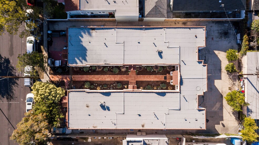 2313 S Catalina St, Los Angeles, CA à vendre - Photo du bâtiment - Image 2 de 4