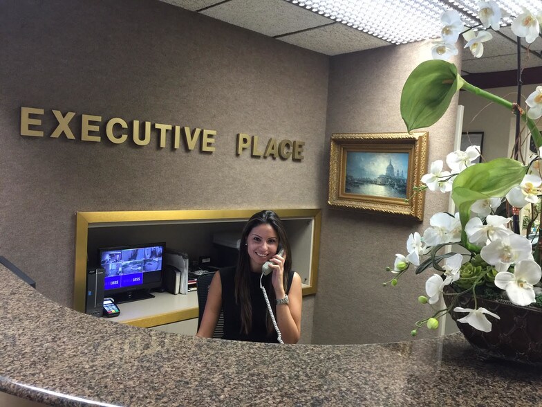 2455 Hollywood Blvd, Hollywood, FL for lease - Interior Photo - Image 3 of 9