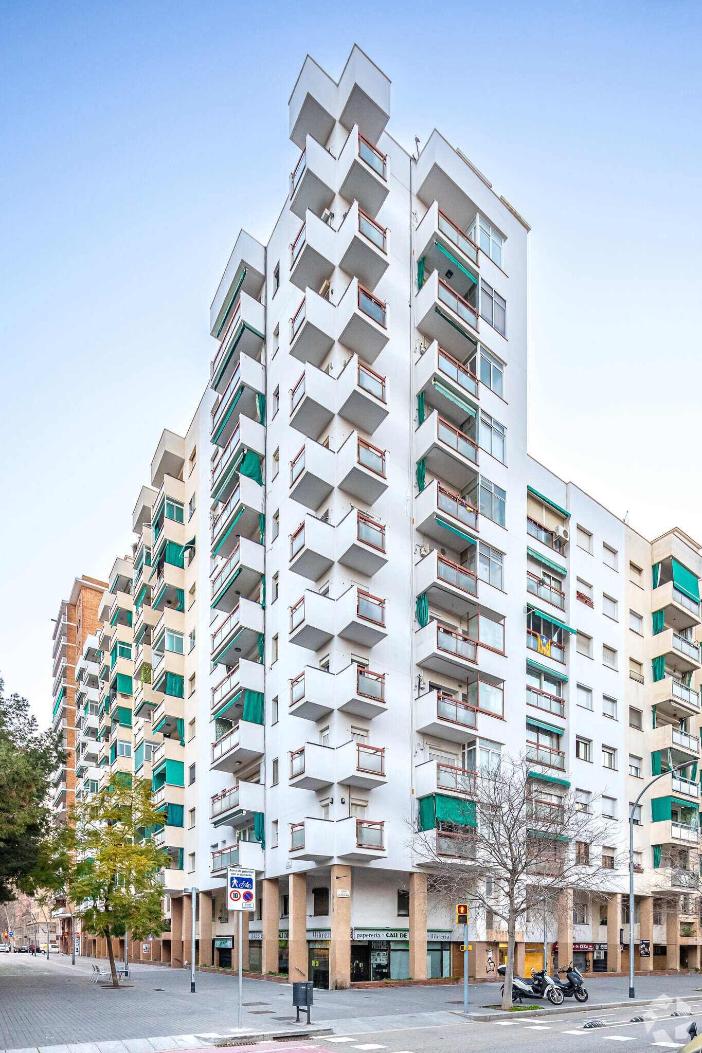 Retail in Barcelona, Barcelona for lease Primary Photo- Image 1 of 4