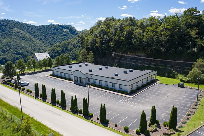 1101 George Kostas Dr, Logan, WV à vendre Photo du bâtiment- Image 1 de 8