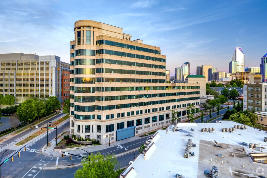 901 W Trade St, Charlotte, NC à louer - Photo du bâtiment - Image 3 de 7