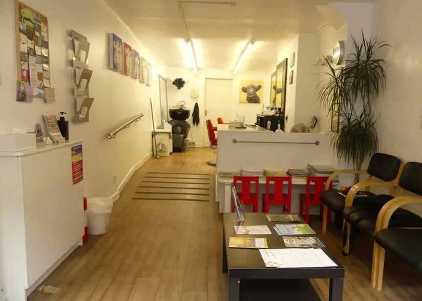 9 High St, Malmesbury for lease - Interior Photo - Image 2 of 3