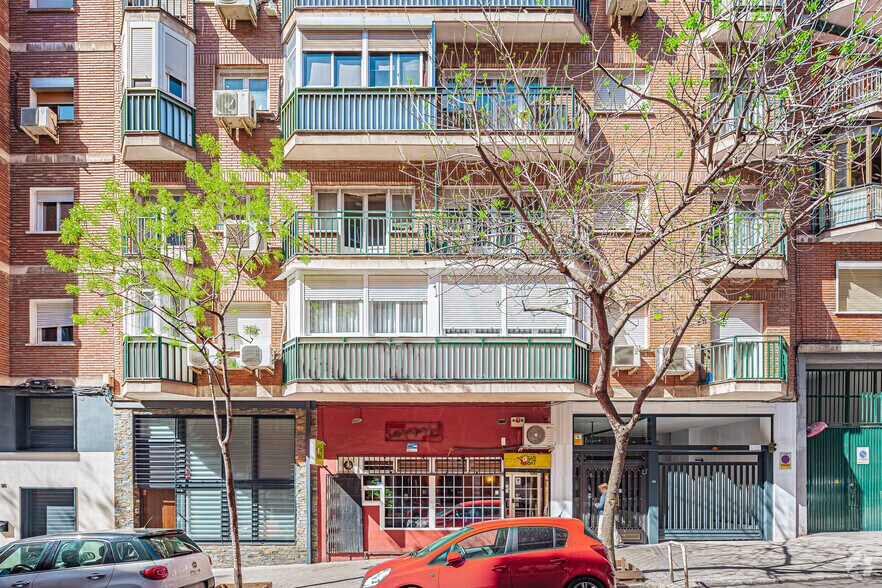 Immeuble residentiel dans Madrid, Madrid à vendre - Photo du bâtiment - Image 2 de 2