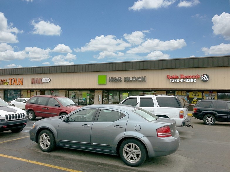 113-125 S Memorial Dr, New Castle, IN à louer - Photo du bâtiment - Image 3 de 9