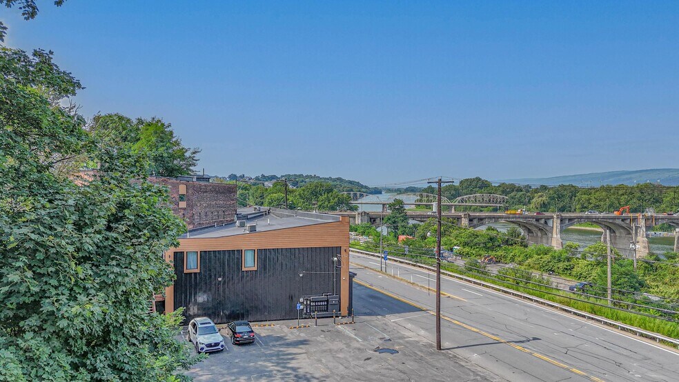 151-157 N Main St, Pittston, PA à vendre - Photo du bâtiment - Image 2 de 19