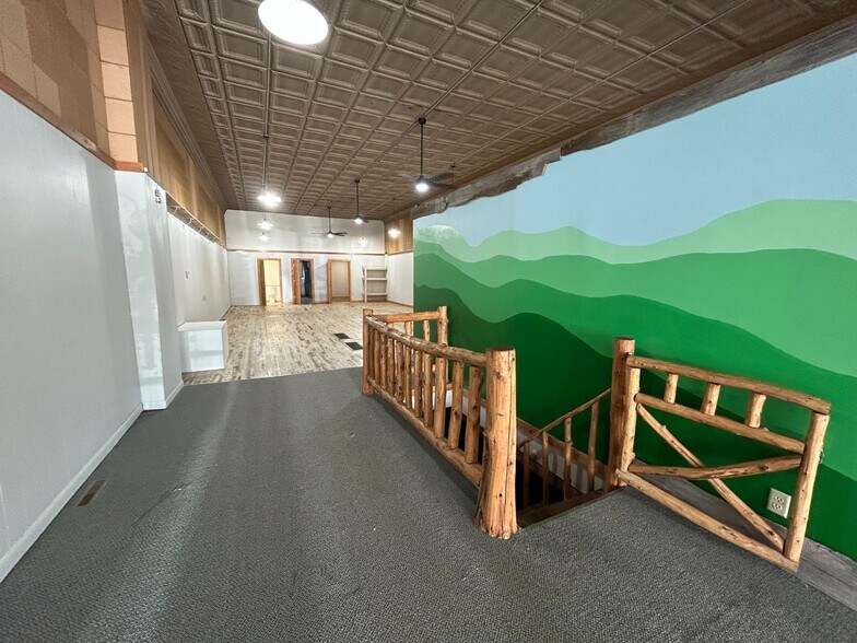 212 N Main St, Ainsworth, NE à vendre - Photo du bâtiment - Image 3 de 20