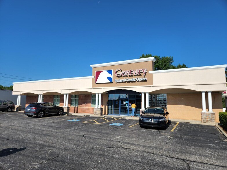 754 Richmond Rd, Richmond Hts, OH à vendre - Photo du bâtiment - Image 2 de 3