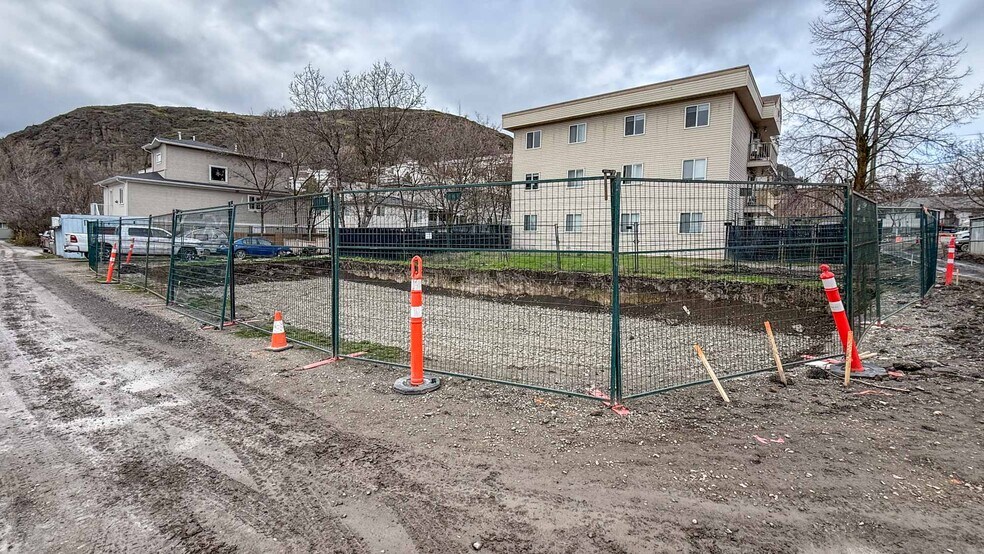 3033 39A St, Vernon, BC à vendre - Photo du bâtiment - Image 2 de 4