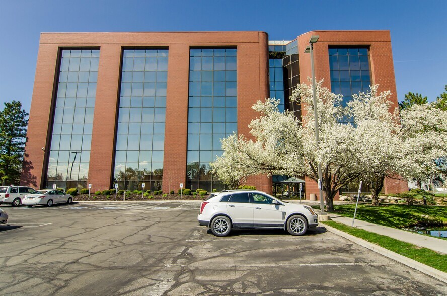 310 E 4500 S, Murray, UT à louer - Photo du bâtiment - Image 3 de 10