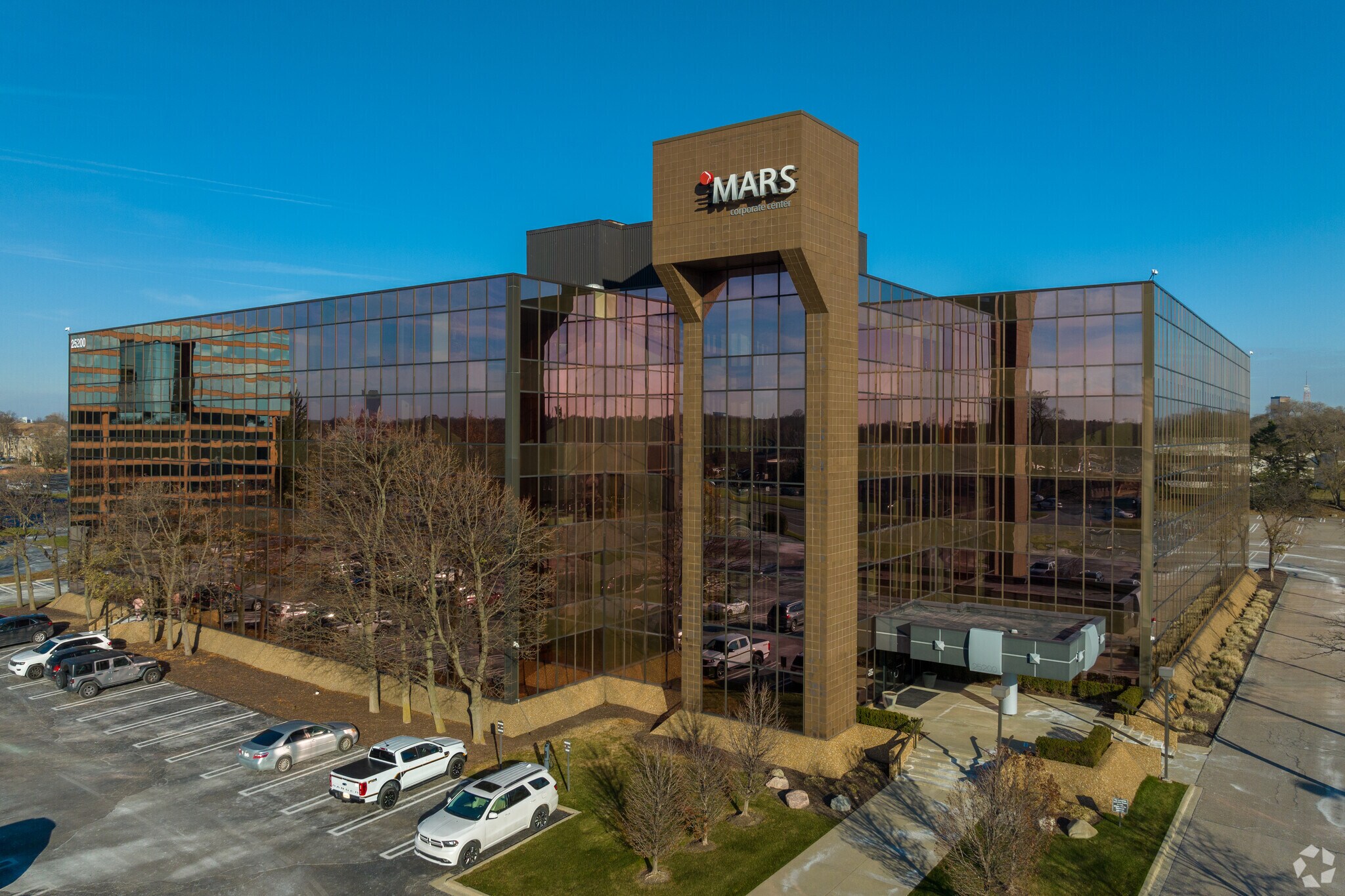 25200 Telegraph Rd, Southfield, MI à louer Photo du bâtiment- Image 1 de 29