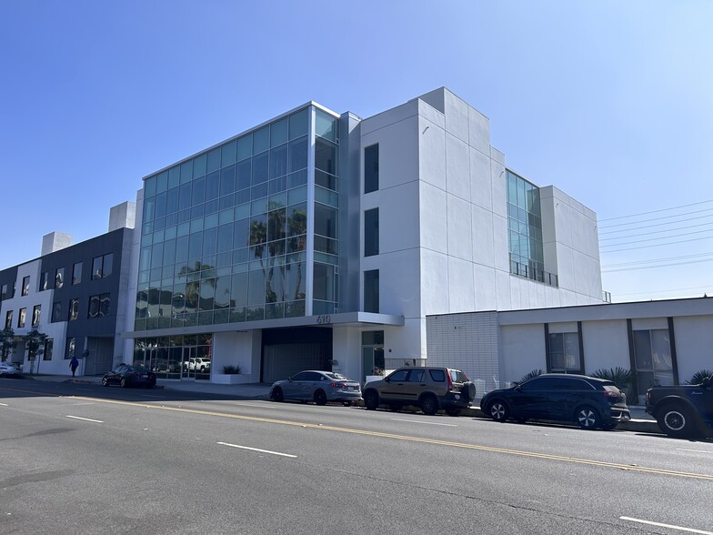 610 W Broadway, Glendale, CA for lease - Building Photo - Image 1 of 15