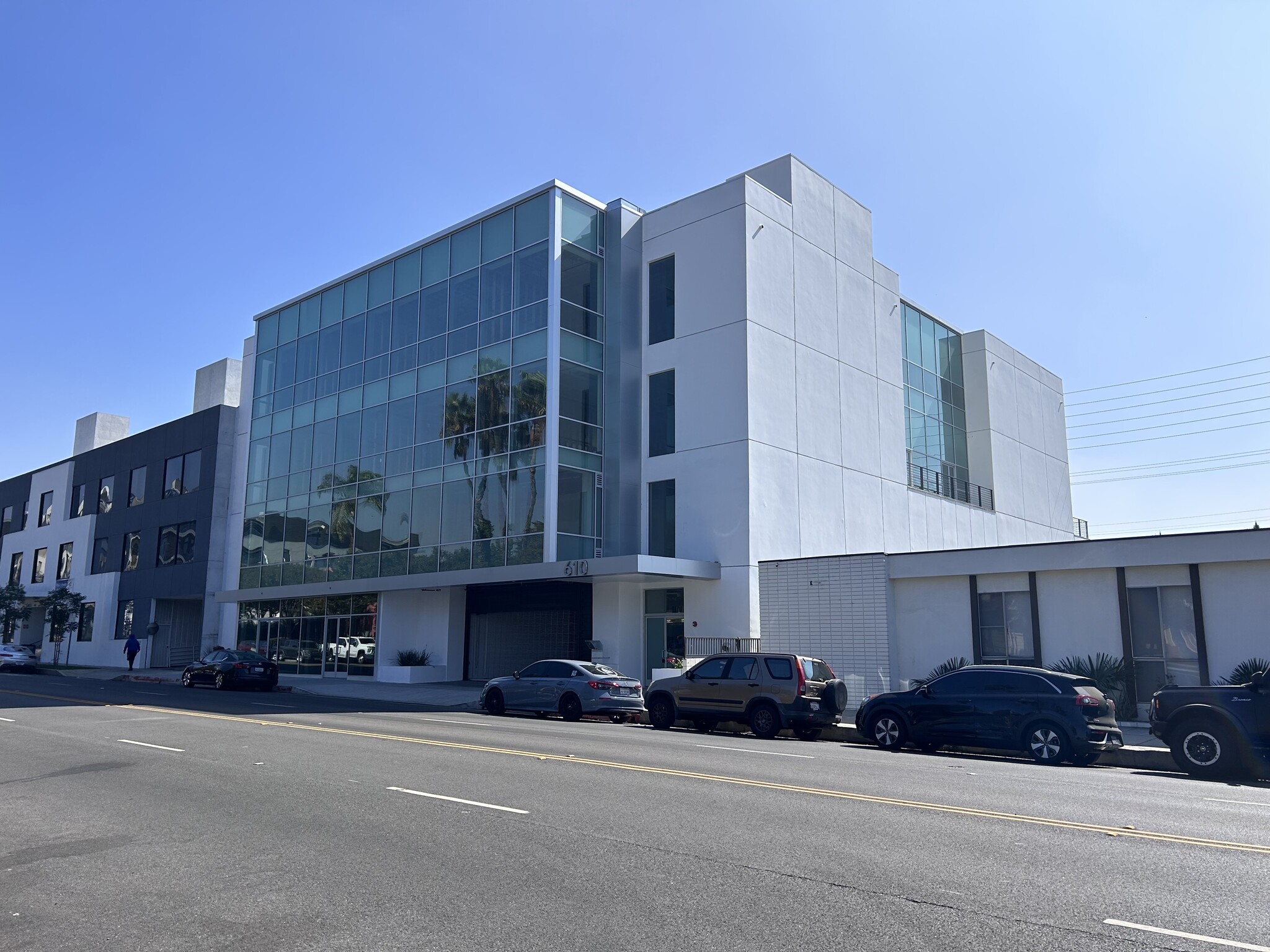 610 W Broadway, Glendale, CA for lease Building Photo- Image 1 of 16