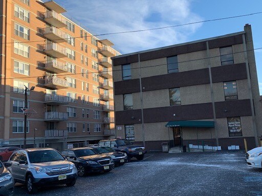 700 N Broad St, Elizabeth, NJ à vendre - Photo du bâtiment - Image 2 de 6