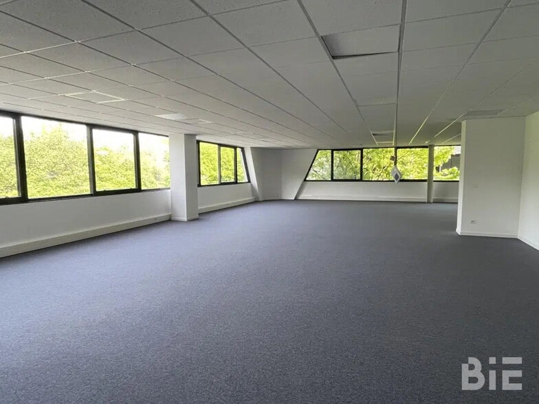Office in Mérignac for lease - Interior Photo - Image 3 of 4