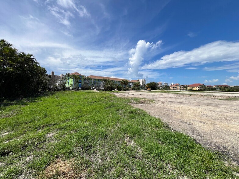7760 Buccaneer Dr, Fort Myers, FL à vendre - Photo du bâtiment - Image 3 de 3