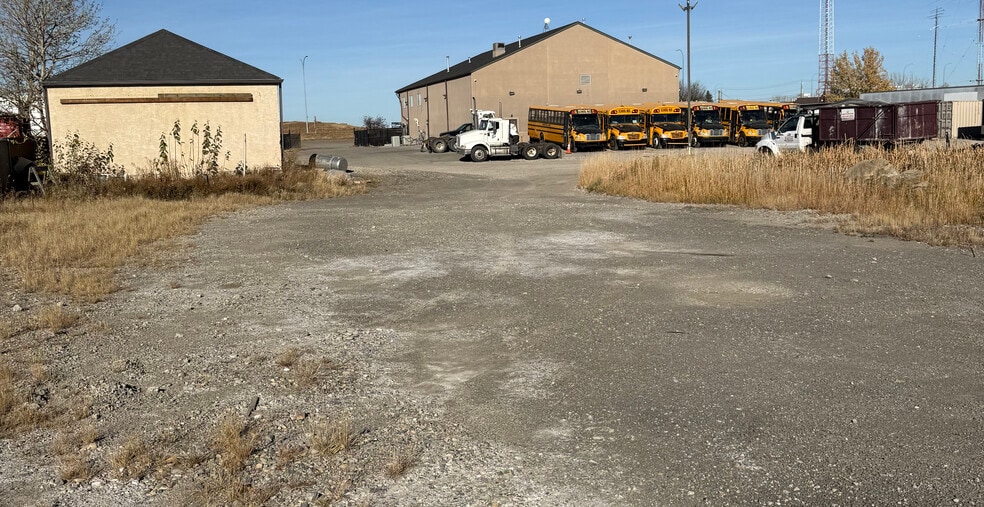 4207 80 Ave NE, Calgary, AB à louer - Photo principale - Image 2 de 6