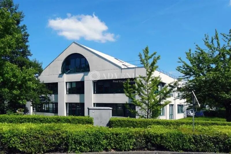 Office in Trappes for lease Building Photo- Image 1 of 6