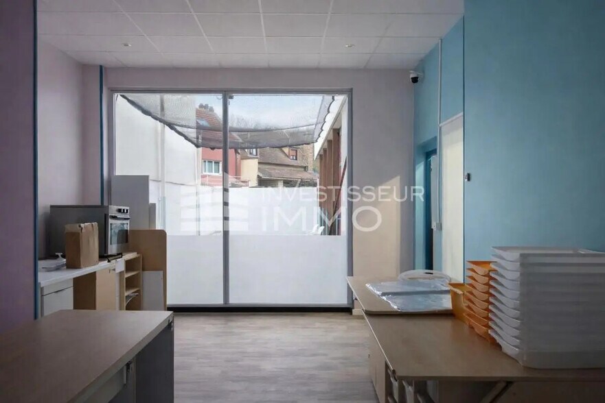 Retail in Antony for lease - Building Photo - Image 3 of 4