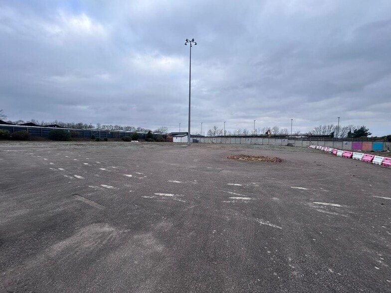 Caxton Way, Stevenage for lease - Primary Photo - Image 1 of 7