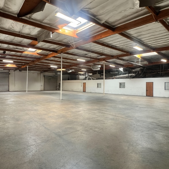 8320-8350 Isis Ave, Los Angeles, CA for lease - Building Photo - Image 2 of 11