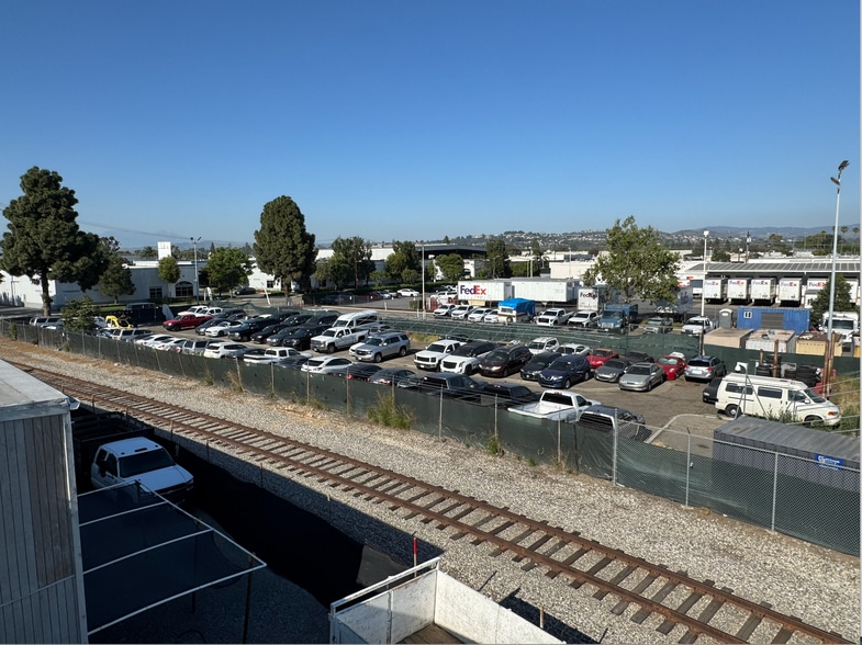 400 Grove Avenue, Orange, CA à louer - Photo du bâtiment - Image 2 de 2