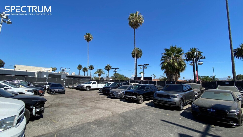 21012 Sherman Way, Canoga Park, CA à louer - Photo du bâtiment - Image 2 de 5