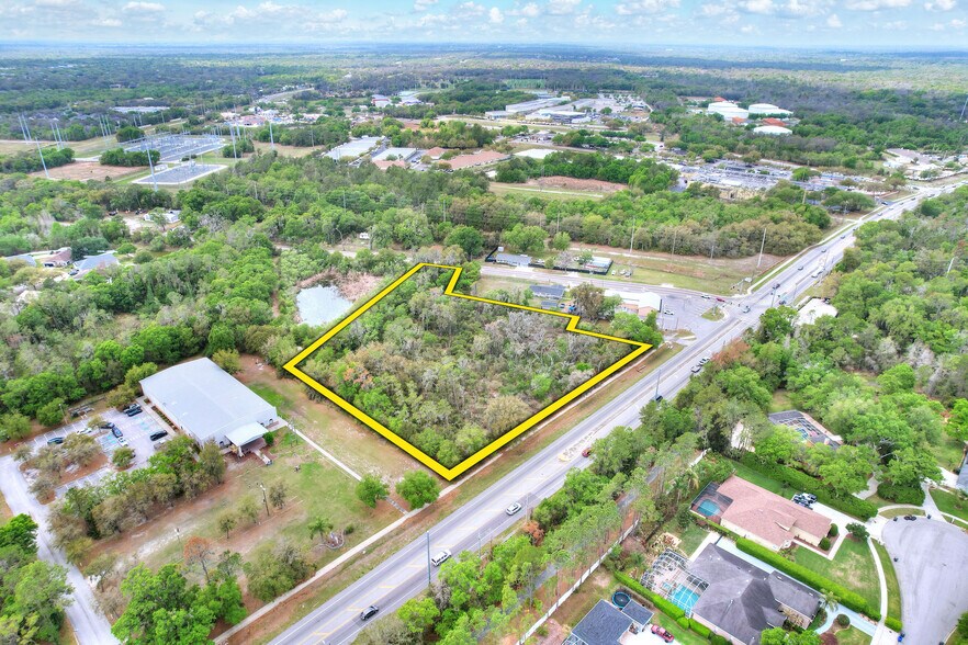 5708 Lithia Pinecrest Rd, Lithia, FL à vendre - Photo du bâtiment - Image 2 de 7