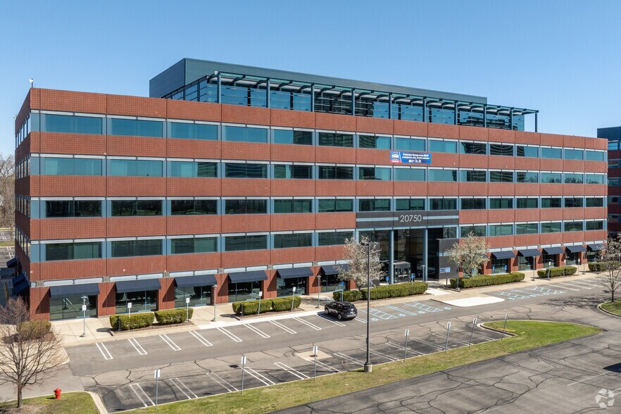 20750 Civic Center Dr, Southfield, MI à louer - Photo du bâtiment - Image 1 de 3