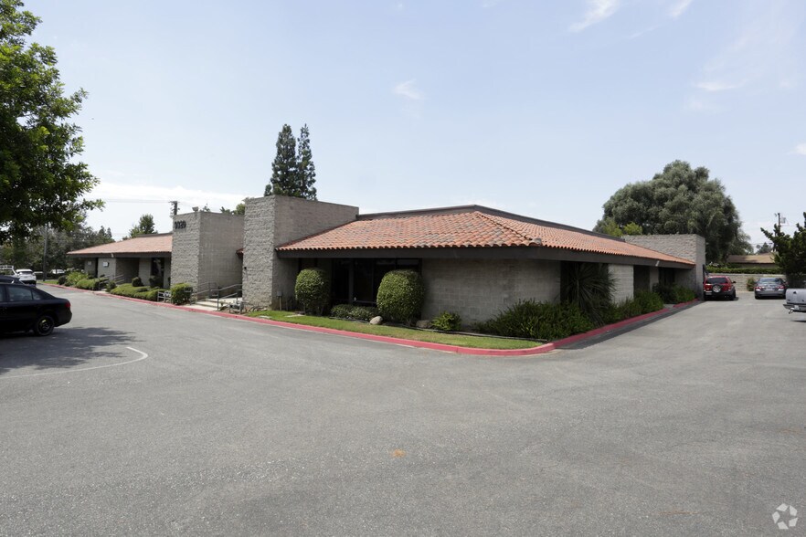 9320 Baseline Rd, Rancho Cucamonga, CA à louer - Photo du bâtiment - Image 2 de 11