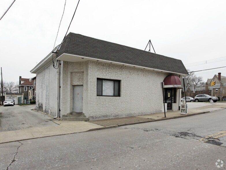 8232 West Chester Pike, Upper Darby Township, PA à louer - Photo du bâtiment - Image 2 de 3