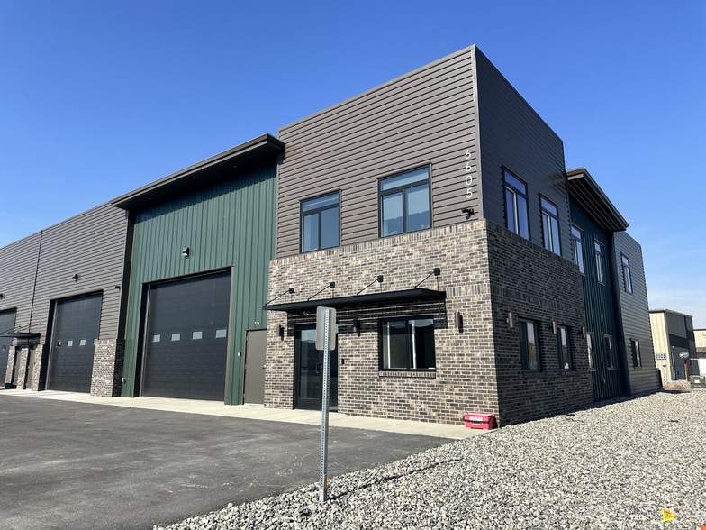 6605 Wagon Trail, Billings, MT à louer - Photo du bâtiment - Image 3 de 7