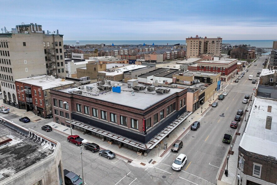 622 58th St, Kenosha, WI à louer - Photo du bâtiment - Image 2 de 39
