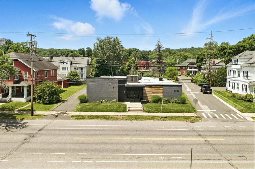 1767 Northampton St, Holyoke, MA à vendre - Photo du bâtiment - Image 3 de 22