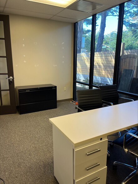 26135 Carmel Rancho Blvd, Carmel, CA à louer - Photo du bâtiment - Image 3 de 31