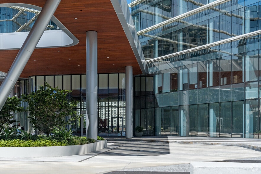 601 Brickell Key Dr, Miami, FL for lease - Building Photo - Image 2 of 5