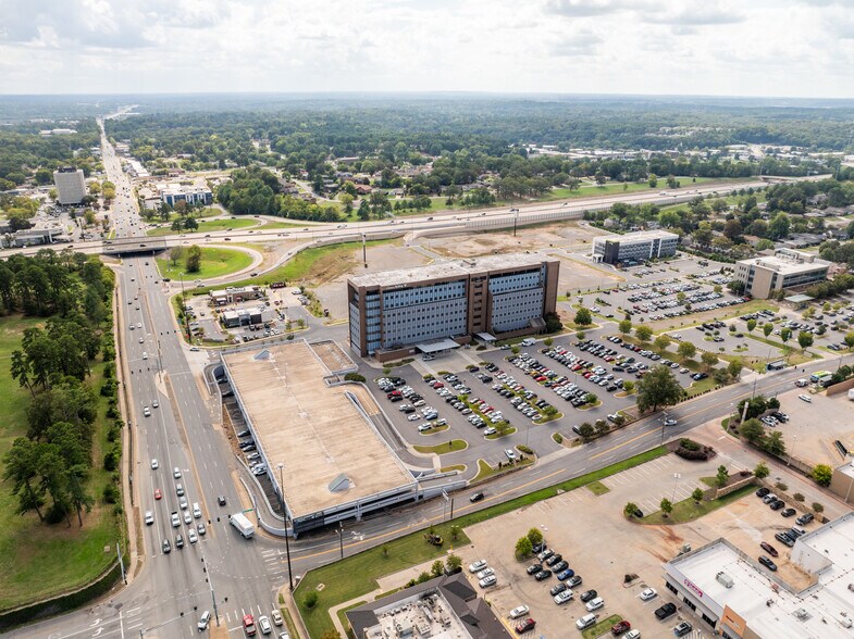500 S University Ave, Little Rock, AR à louer - Photo du bâtiment - Image 3 de 7
