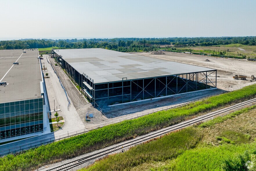 795 Hazelhurst Rd, Mississauga, ON à louer - Photo du bâtiment - Image 2 de 4