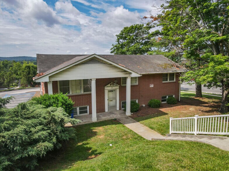 1201 Elm St, Christiansburg, VA à vendre - Photo du bâtiment - Image 2 de 45