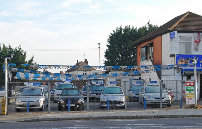 Plus de détails pour 86 Rainham Rd, Rainham - Commerce de détail à louer