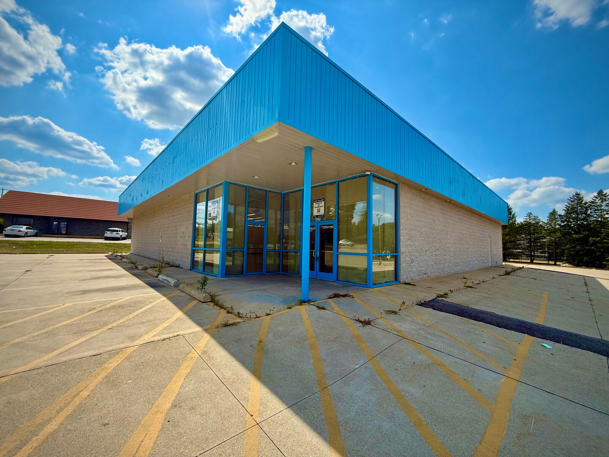 4220 S Martin Luther King Jr Blvd, Lansing, MI à vendre Photo du bâtiment- Image 1 de 14