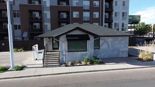 Plus de détails pour 399 S Harrison St, Denver, CO - Commerce de détail à vendre
