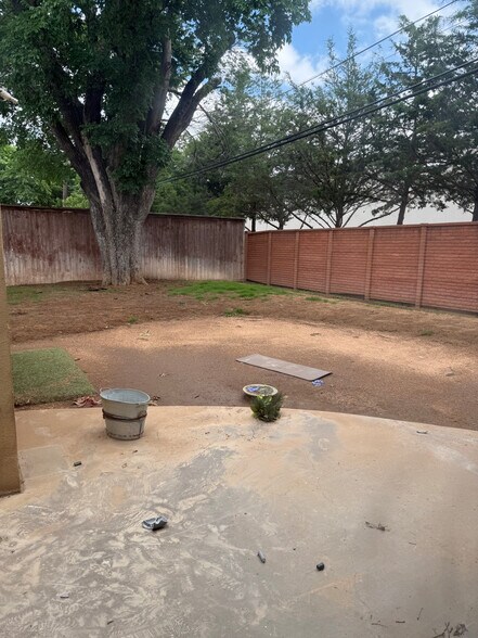 251 Carroll St, Fort Worth, TX à vendre - Photo du bâtiment - Image 3 de 9