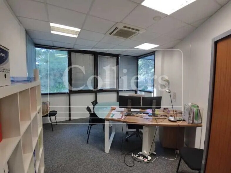 Office in Aix-en-Provence for lease - Interior Photo - Image 2 of 9