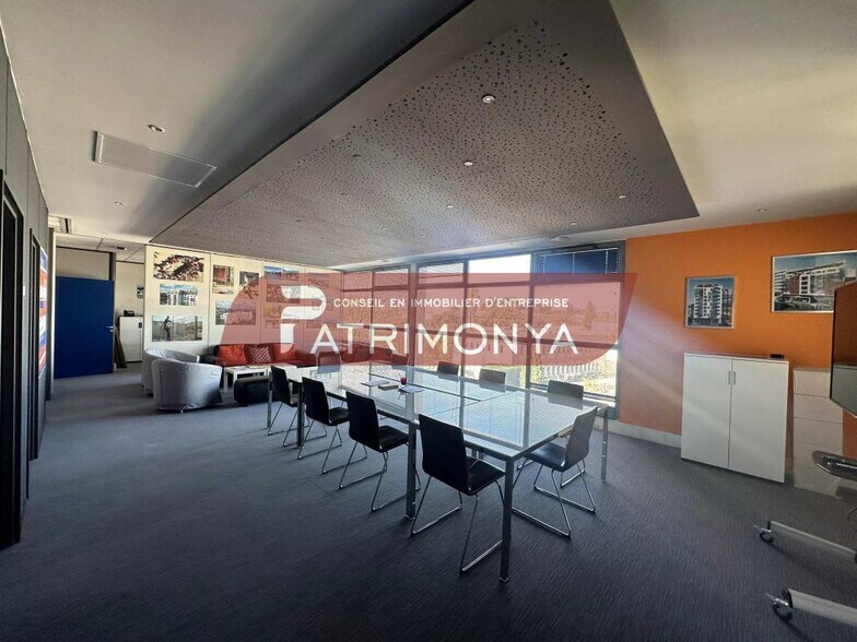 Office in Marseille 11Eme for lease - Interior Photo - Image 2 of 7