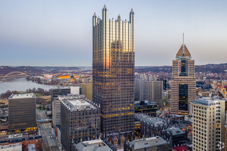 1 PPG Pl, Pittsburgh, PA à louer - Photo du bâtiment - Image 3 de 24